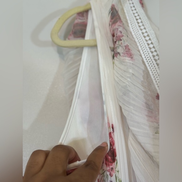 Thriving‎ Romance White Floral Print Tiered Midi Dress - Picture 10 of 13